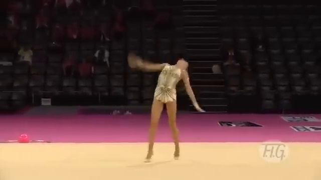 If You Think She’s A Normal Dancer, Think Again When She Gets Up, I SCREAMED! смотреть онлайн