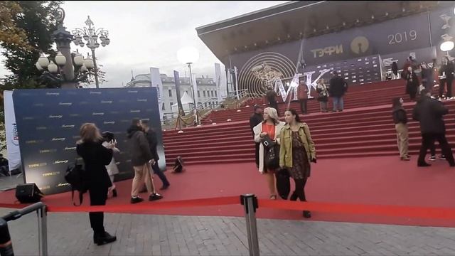 ПРОГУЛКА ПО МОСКВЕ. ПУШКИНСКАЯ ПЛОЩАДЬ. ПАМЯТНИК ПУШКИНУ. ТЭФИ смотреть онлайн