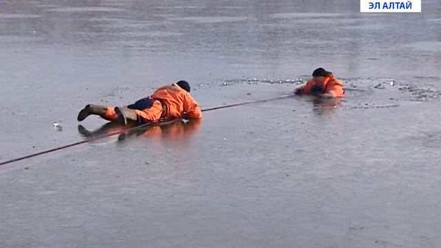 Спасатели МЧС провели учения на одном из водоемов смотреть онлайн