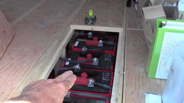 Off Grid 10kW Solar System - Sizing The Battery Bank смотреть онлайн