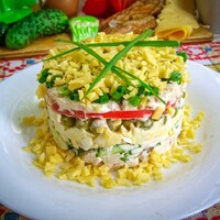 САЛАТ С КОПЧЕНОЙ КУРИЦЕЙ И СЫРОМ.mp4