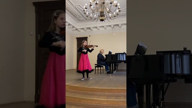 К.Бом «Интродукция и полонез», исполняет Серафима Ефремова. 9 лет