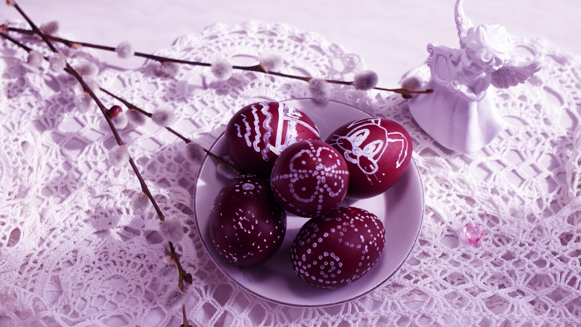 Необычный способ раскрасить яйца на Пасху. Декор пасхальных яиц. смотреть онлайн