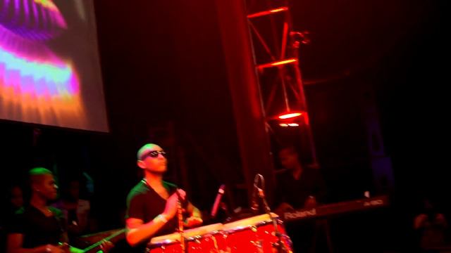 Cache Royale Ft Quincy Amasia "Ken tin bo tene" Live @ Off Corso Rotterdam смотреть онлайн