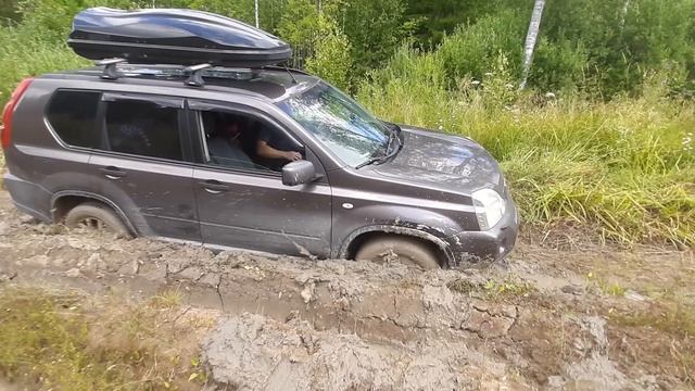 Лесные дорожки. Застрял X-Trail T-31 смотреть онлайн