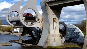 Фолкеркское колесо — уникальный судоподъемник, который привлекает тысячи посетителей