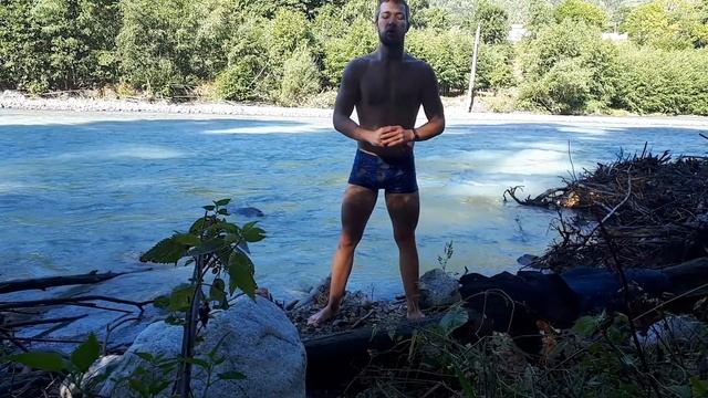 Купаюсь в речке (Теберда)