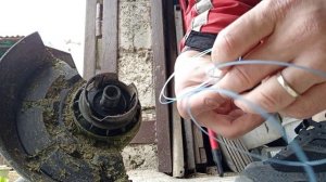 Как вставить леску в электрический триммер, косилку.