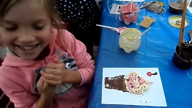 Shiny Dasha делает мороженое из пены для бритья смотреть онлайн