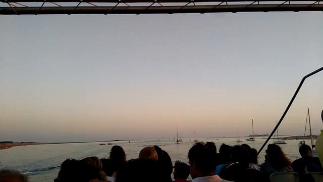 Playa Sancti Petri vista desde barco смотреть онлайн