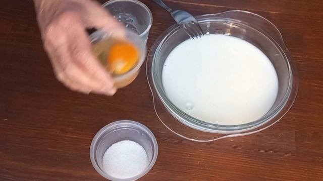 Зелёный горошек в масле. Бульон с яйцом. Ретро-рецепты 1952 года смотреть онлайн