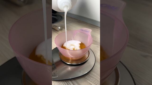 Инструкция обучение затемнения блонда Хочешь рецепт? Пиши в комменты «хочу гайд» #школапарикмахеров смотреть онлайн