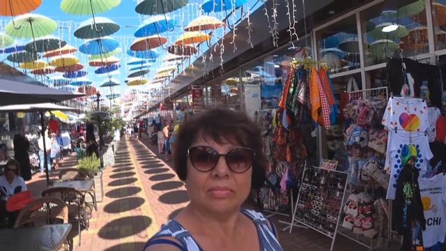 СОЧИ. Прогулка. Улица Зонтов. смотреть онлайн