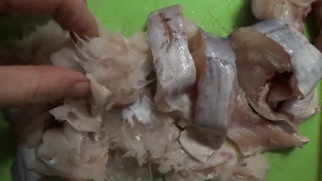 ОБМАН В МАГАЗИНЕ НА ЗАМОРОЖЕННОЙ РЫБЕ / КАК НАМ ВТЮХИВАЮТ НЕГОДНЫЕ ПРОДУКТЫ. смотреть онлайн