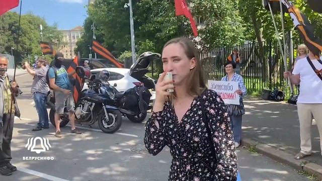 Массовая акция протеста у посольства США в Москве смотреть онлайн