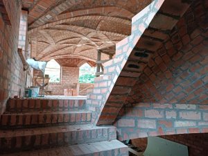 прогулка по трехэтажному дому со сводами