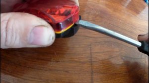 Задний фонарь велосипеда # Как разобрать для установки батареек