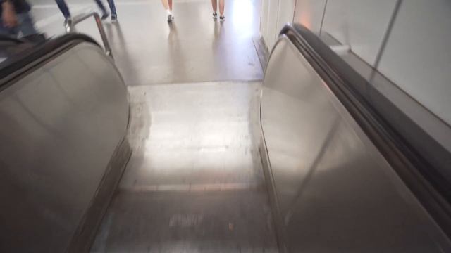 Austia, U-Bahn ride from Wien Hauptbahnhof to Taubstummengasse смотреть онлайн