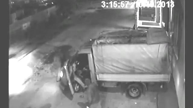 Ограбление ТЦ Меркурий.Их 4, а не 3, как сказано во всех новостях.