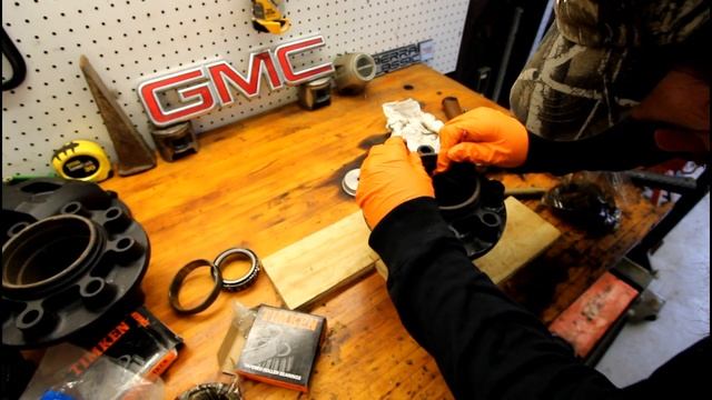 How to install 14 bolt hub bearings смотреть онлайн