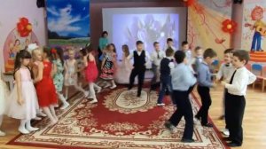 Игра "Дразнилка" на 8 Марта.Муз.рук.Е.Рабская.