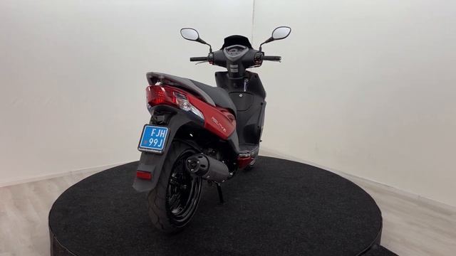Kymco Agility 16+ E4 matt rood 25km bj: 2020 2500 km tweedehands scooter bij Sunder Bromfietsen смотреть онлайн