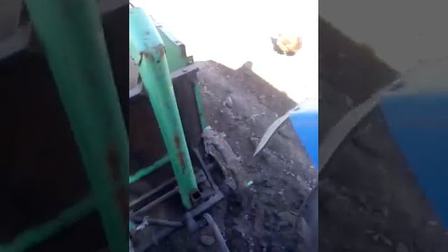 МТЗ 82 посадка картофеля самодельной сажалкой смотреть онлайн