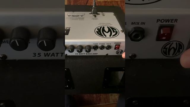 Review of SWR LA 10 Bass amp смотреть онлайн