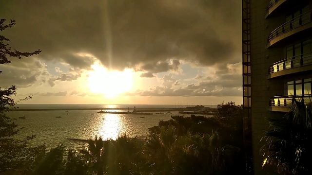 Сочи Набережнаяl Золотой закат в районе морского порта смотреть онлайн