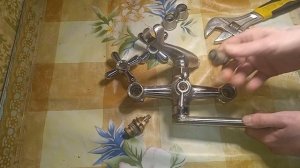 Разбираем со смесителя кран-буксы и Чистим