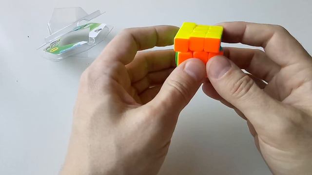 Брелок кубик 3х3 Yuxin смотреть онлайн
