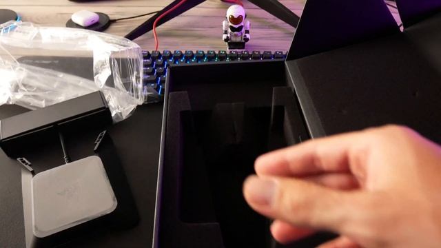 Razer Base Station Chroma (держатель для твоих наушников) смотреть онлайн