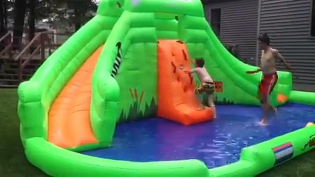 Blast Zone Gator Island Inflatable Waterslide from BounceHouncesNow {A MomSpotted Review} смотреть онлайн