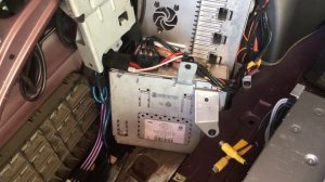 Где расположен блок TV-тюнера в мерседес w221 и другие блоки  багажника.