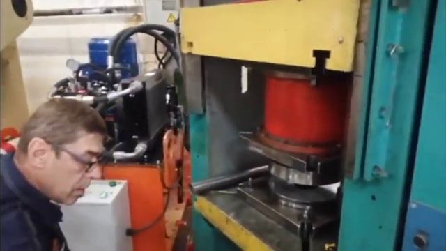 Работа гидравлической станции, общей мощностью 125 см3. 15 кВт энергопотребление. смотреть онлайн