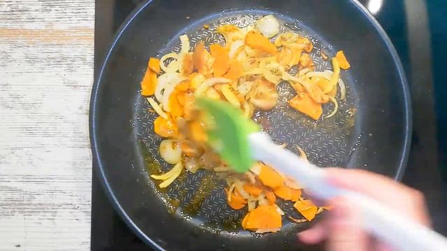 Рис с копченостями и овощами в горшочках. смотреть онлайн