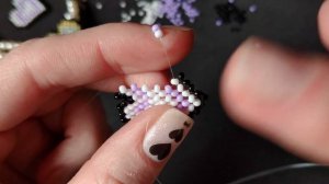Фигурка сердечко из бисера в технике крестик
