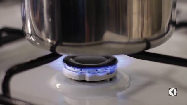 Газовая плита Electrolux EKG954101W смотреть онлайн