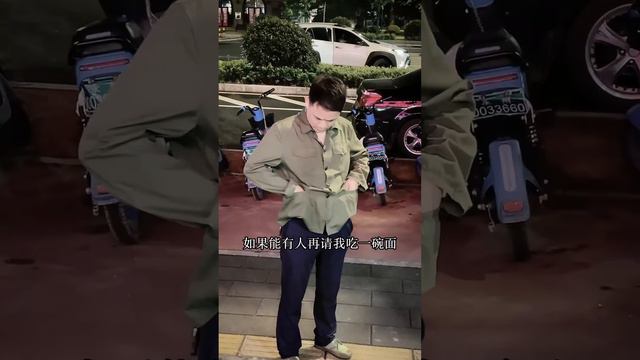 董事长逛街偶遇初中同学，打招呼却被羞辱捡垃圾的滚开！下秒揭露身份后当场将其吓尿【福星辉哥】 смотреть онлайн