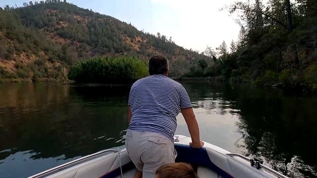 Выходной день Большой семьи в США / Первый раз Захар словил рыбу / Дети на рыбалке смотреть онлайн