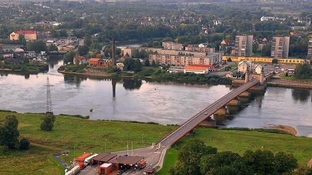 Мост королевы Луизы смотреть онлайн