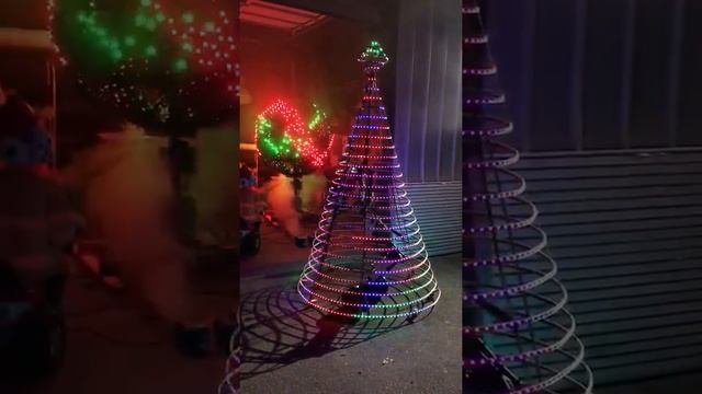Новогодняя елка из светодиодной ленты бегущий огонь смотреть онлайн