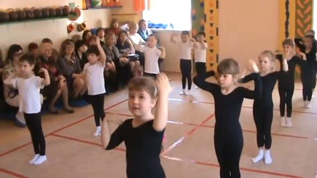 НОД "Игры с мячом" смотреть онлайн