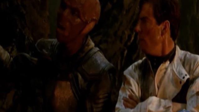 Enemy Mine with Dennis Quaid & Louis Gossett Jr. смотреть онлайн