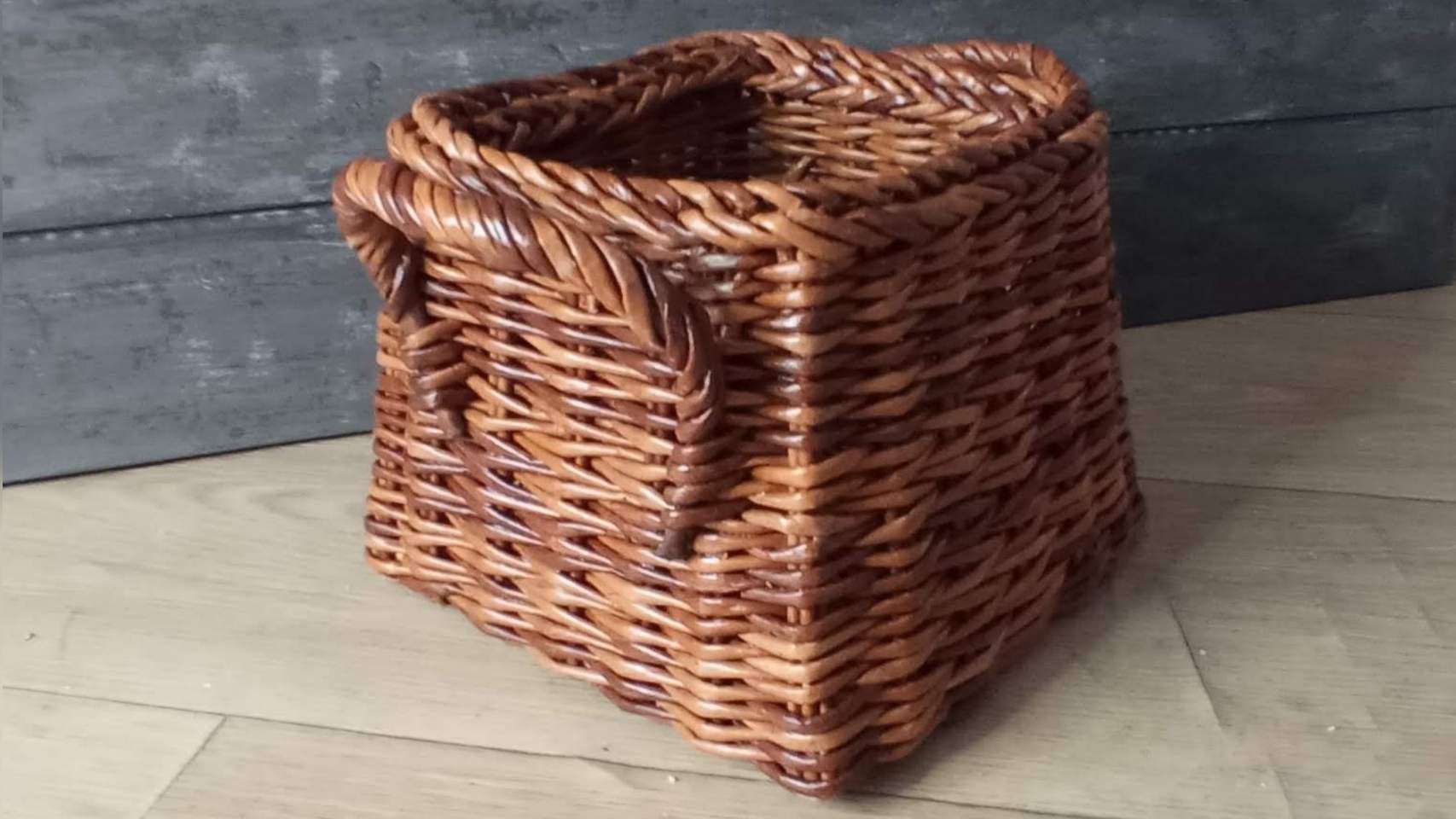 МК. Квадратная корзина из бумажной лозы. Ручки. Часть 2. #135(2) смотреть онлайн