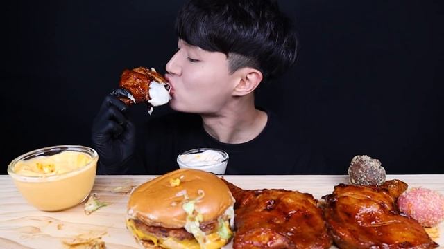 치즈버거 치즈볼 자메이카통다리 치킨 먹방ASMR MUKBANG TRIPLE CHEESEBURGERS & SPICY BBQ CHICKEN チキンチーズバーガー eating sound смотреть онлайн