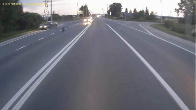 У ВАЗа на ходу отвалилось колесо. смотреть онлайн