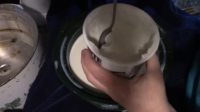 Making Yogurt! In The Crock Pot! смотреть онлайн