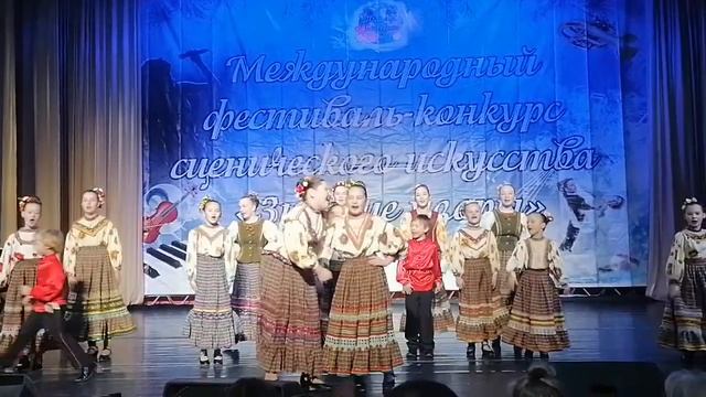 Коллектив Заряночка "Летят Утки" народная песня. Дебют. Рук. Егорова, Раскатова смотреть онлайн