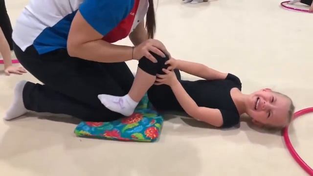Velislava’s Hips won’t be squared (Painful stretching?) смотреть онлайн